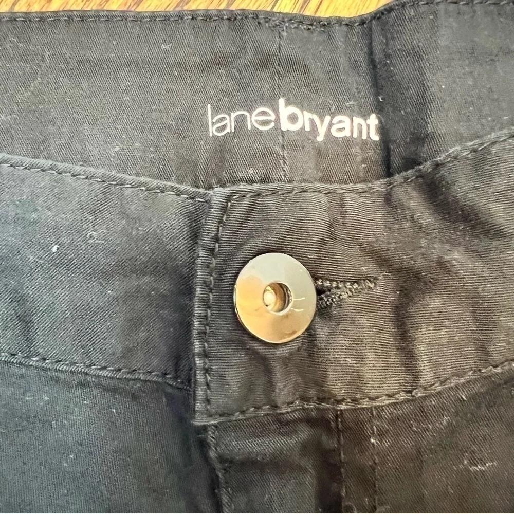 LANE BRYANT Plus Size 22 Black Stretch Cotton Girlfriend Boyfriend Short Classic